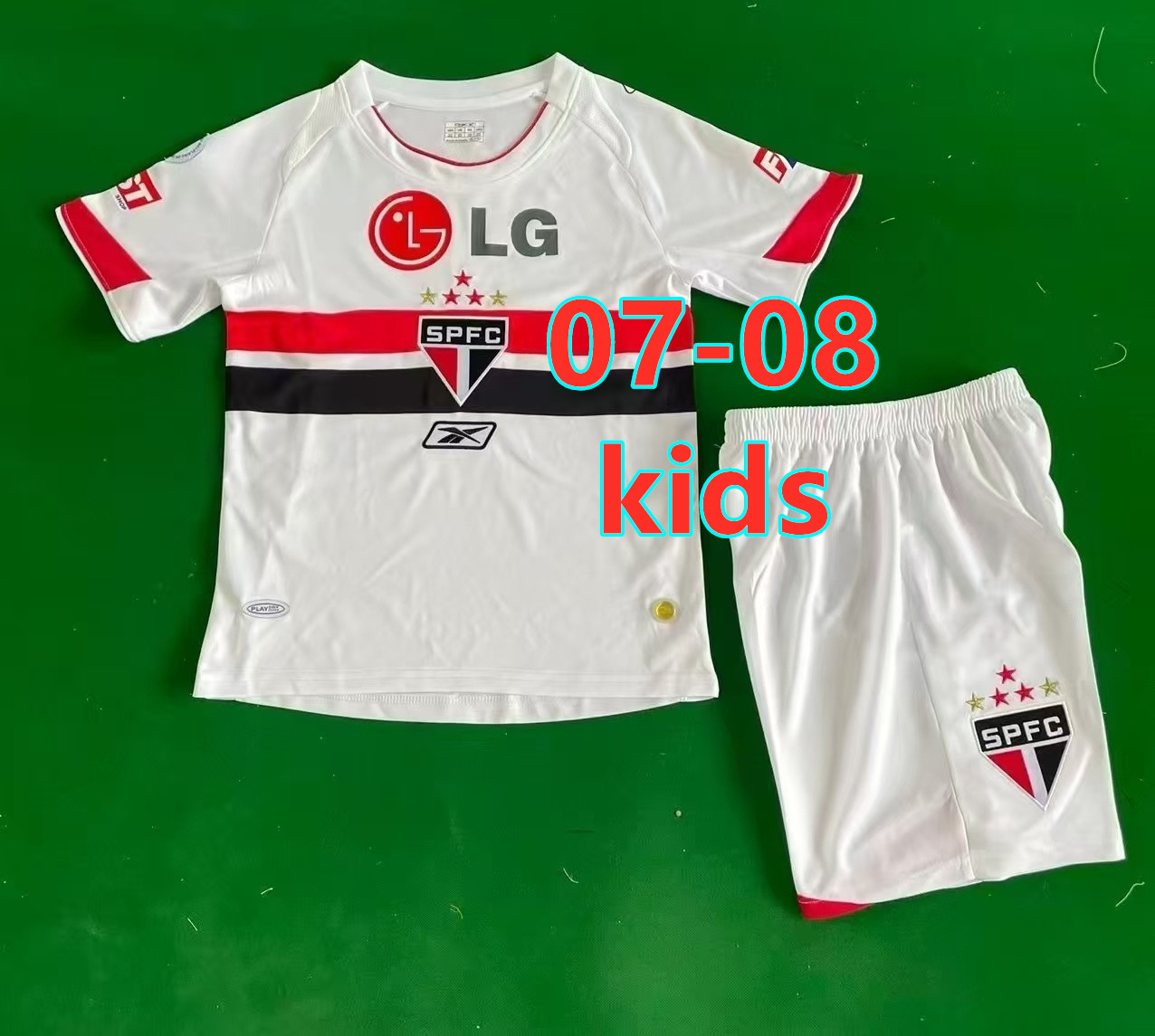 Ensemble domicile Sao Paulo 07-08 rétro (enfant)
