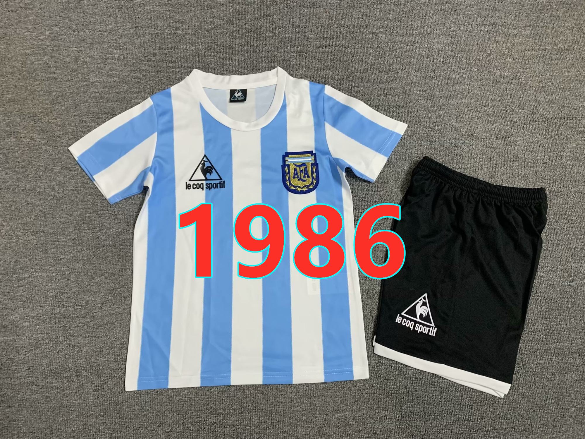 Ensemble domicile Argentine 1986 rétro (enfant)
