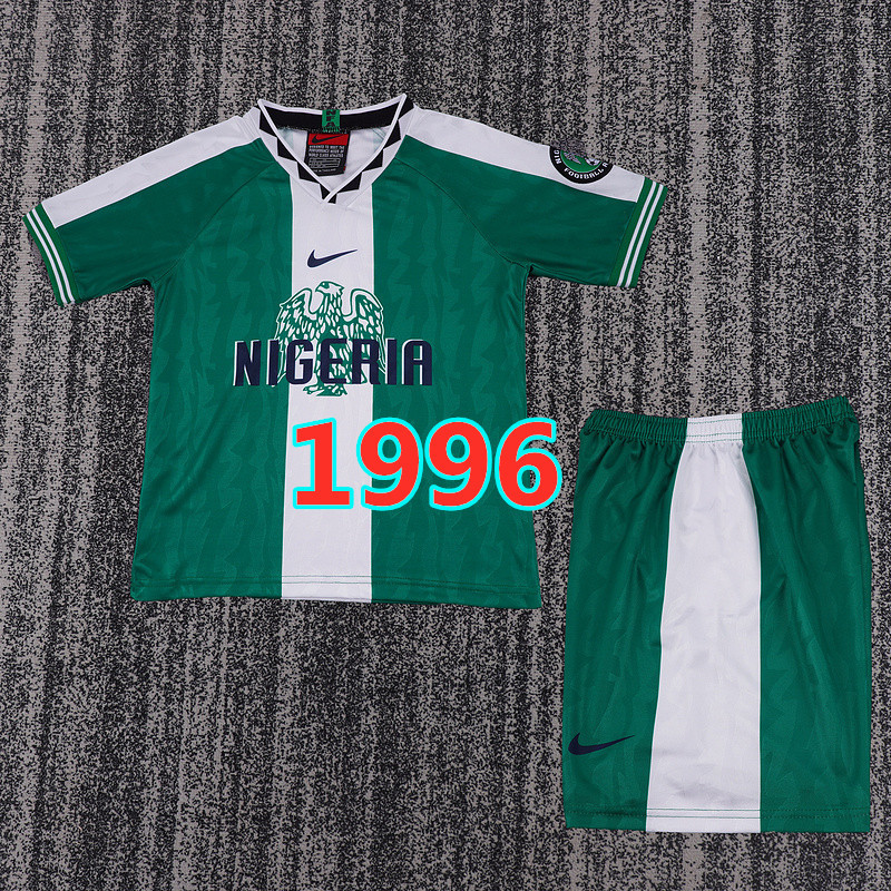 Ensemble domicile Nigeria 1996 rétro (enfant)