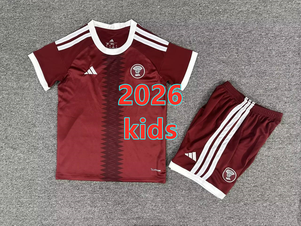 Ensemble domicile Qatar 2026 (enfant)